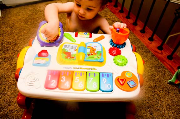 2-in-1 Discovery Table by vTech